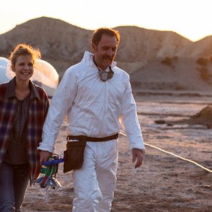 Tito e gli alieni: Clémence Poésy e Valerio Mastandrea in un momento del film