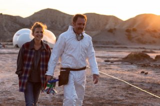 Tito e gli alieni: Clémence Poésy e Valerio Mastandrea in un momento del film