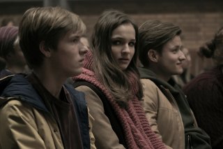 Dark: un momento della serie con Louis Hofmann