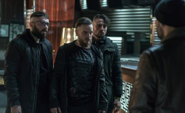 Gomorra 3: Arturo Muselli (al centro) in una scena del terzo episodio