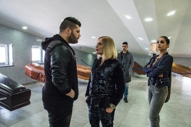 Gomorra 3 - Cristina Donadio e Salvatore Esposito con Cristiana Dell'Anna (sesto episodio)