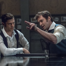 The Greatest Showman: Hugh Jackman e Zac Efron in un momento del film