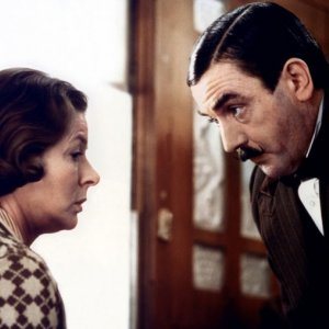 Assassinio sull'Orient Express: Albert Finney e Ingrid Bergman in una scena del film