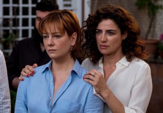 Napoli velata: Luisa Ranieri e Giovanna Mezzogiorno in un momento del film