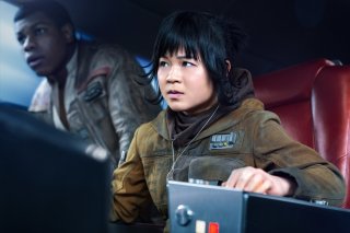 Star Wars: Gli Ultimi Jedi, John Boyega e Kelly Marie Tran in un'immagine del film