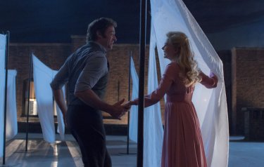 The Greatest Showman: una foto di Hugh Jackman e Michelle Williams