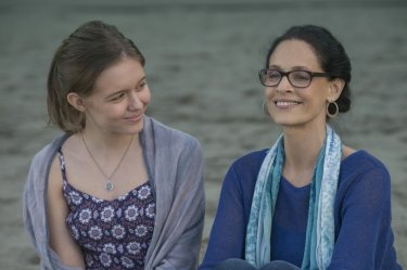 Wonder: Izabela Vidovic e Sonia Braga in una scena del film