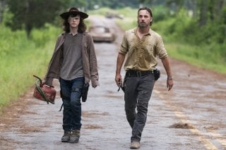 The Walking Dead: Andrew Lincoln e Chandler Riggs in una scena dell'episodio E' così che deve essere