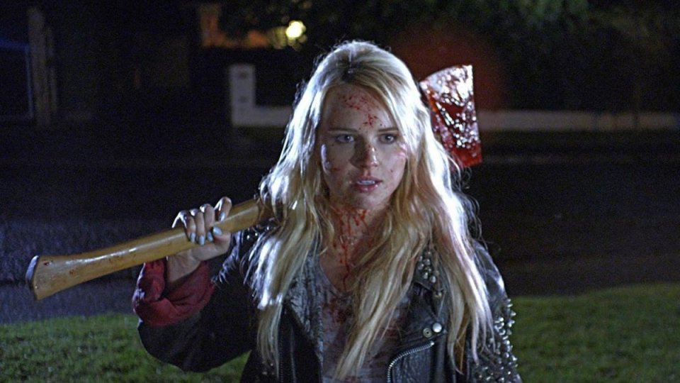 Kimberley Crossman in una scena di Deathgasm