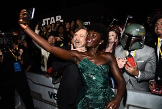 Star Wars: Gli Ultimi Jedi, Mark Hamill e Lupita Nyong'o, selfie alla premiere