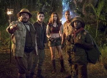 Jumanji - Benvenuti nella giungla: Karen Gillan, Dwayne Johnson, Jack Black, Kevin Hart e Nick Jonas in una scena del film