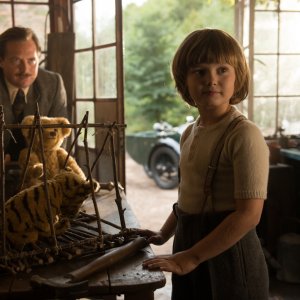 Vi presento Christopher Robin: Stephen Campbell Moore e Will Tilston in una scena del film