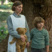 Vi presento Christopher Robin: Kelly MacDonald e Will Tilston in una scena del film