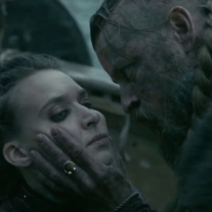 Vikings: Astrid e re Harald in una foto della quinta stagione