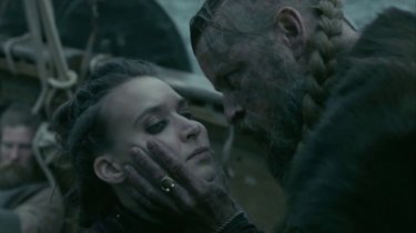 Vikings: Astrid e re Harald in una foto della quinta stagione