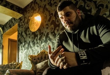 Gomorra - La Serie: Salvatore Esposito in una scena del decimo episodio