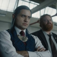 Bright: Edgar Ramirez e Happy Anderson in un momento del film