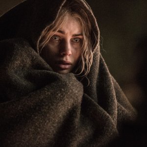 Bright: Lucy Fry in un momento del film