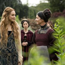 The White Princess: Suki Waterhouse e Michelle Fairley in una foto della serie