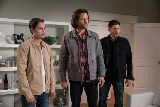 Supernatural: Jensen Ackles, Alexander Calvert e Jared Padalecki nella stagione tredici