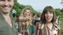 Mamma Mia! Here We Go Again - Featurette 'It's A Wrap'
