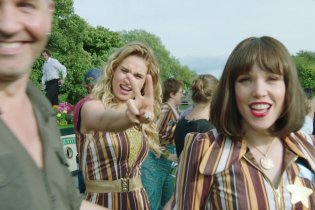 Mamma Mia! Here We Go Again - Featurette 'It's A Wrap'