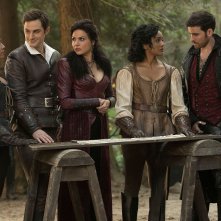 C'era una volta: una scena con Lana Parrilla, Dania Ramirez, Colin O'Donoghue, Mekia Cox e Andrew J. West 