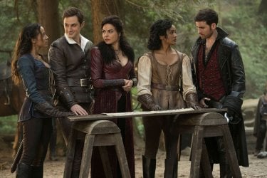 C'era una volta: una scena con Lana Parrilla, Dania Ramirez, Colin O'Donoghue, Mekia Cox e Andrew J. West