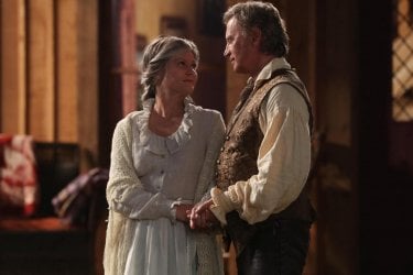 C'era una volta: una scena con Robert Carlyle e Emilie de Ravin nella settima stagione