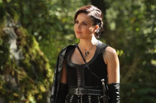 C'era una volta: Lana Parrilla in una sequenza della settima stagione