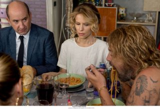 Come un gatto in tangenziale: Antonio Albanese e Sonia Bergamasco in un momento del film