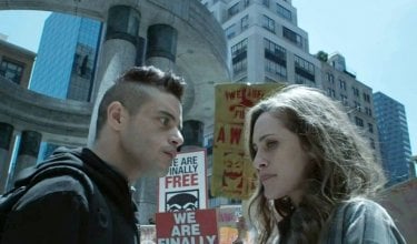 Mr. Robot: Rami Malek e Carly Chaikin in una scena dell'episodio eps3.4_runtime-err0r.r00