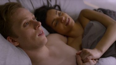 Black Mirror: Georgina Campbell e Joe Cole in una scena dell'episodio Hang the DJ