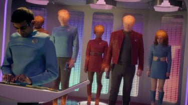 Black Mirror: Jesse Plemons, Cristin Milioti e Jimmi Simpson in una scena dell'episodio USS Callister