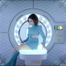 Black Mirror: una scena con Cristin Milioti nell'episodio USS Callister