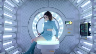 Black Mirror: una scena con Cristin Milioti nell'episodio USS Callister