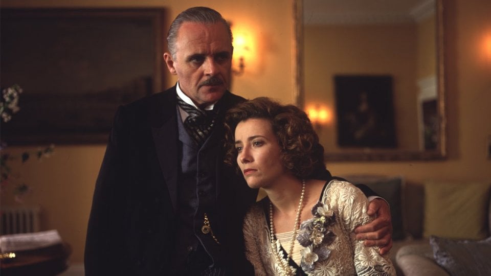 Casa Howard: Anthony Hopkins ed Emma Thompson in una scena del film