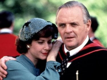 Viaggio in Inghilterra: Anthony Hopkins e Debra Winger in una scena del film