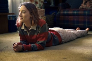 Lady Bird: Saoirse Ronan in un momento del film