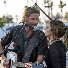 A star is born: Lady Gaga e Bradley Cooper in una scena