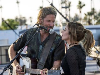 A star is born: Lady Gaga e Bradley Cooper in una scena