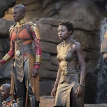 Black Panther: Lupita Nyong'O e Danai Gurira in una scena