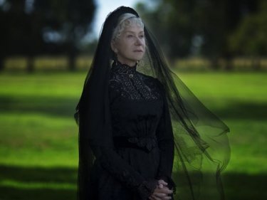 La vedova Winchester: Helen Mirren in una scena del film horror