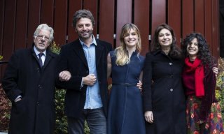 Romanzo famigliare: un'immagine promozionale del cast della fiction