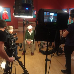 David Hockney dalla Royal Academy of Arts: il regista Phil Grabsky e David Hockney sul set del documentario