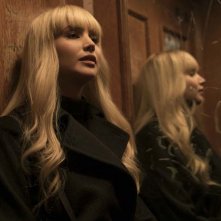 Red Sparrow: Jennifer Lawrence si fa in due
