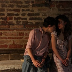 Chiamami col tuo nome: Esther Garrel e Timothée Chalamet in una scena del film