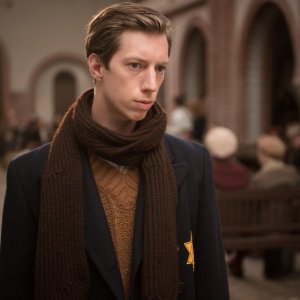 Gli invisibili: Max Mauff in una scena del film