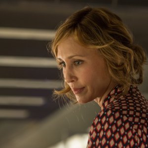 L'uomo sul treno - The Commuter: Vera Farmiga in una scena del film