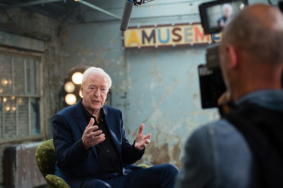 My Generation: Michael Caine intervistato sul set del documentario